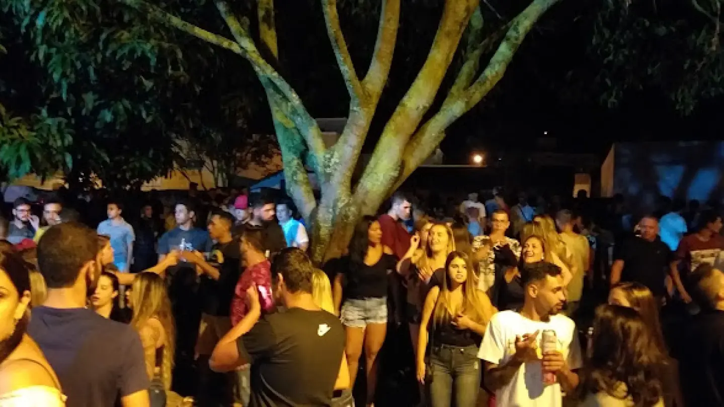 Ferrovia 46 Cervejaria – Cervejas Artesanais, Gastronomia e Música Ao Vivo