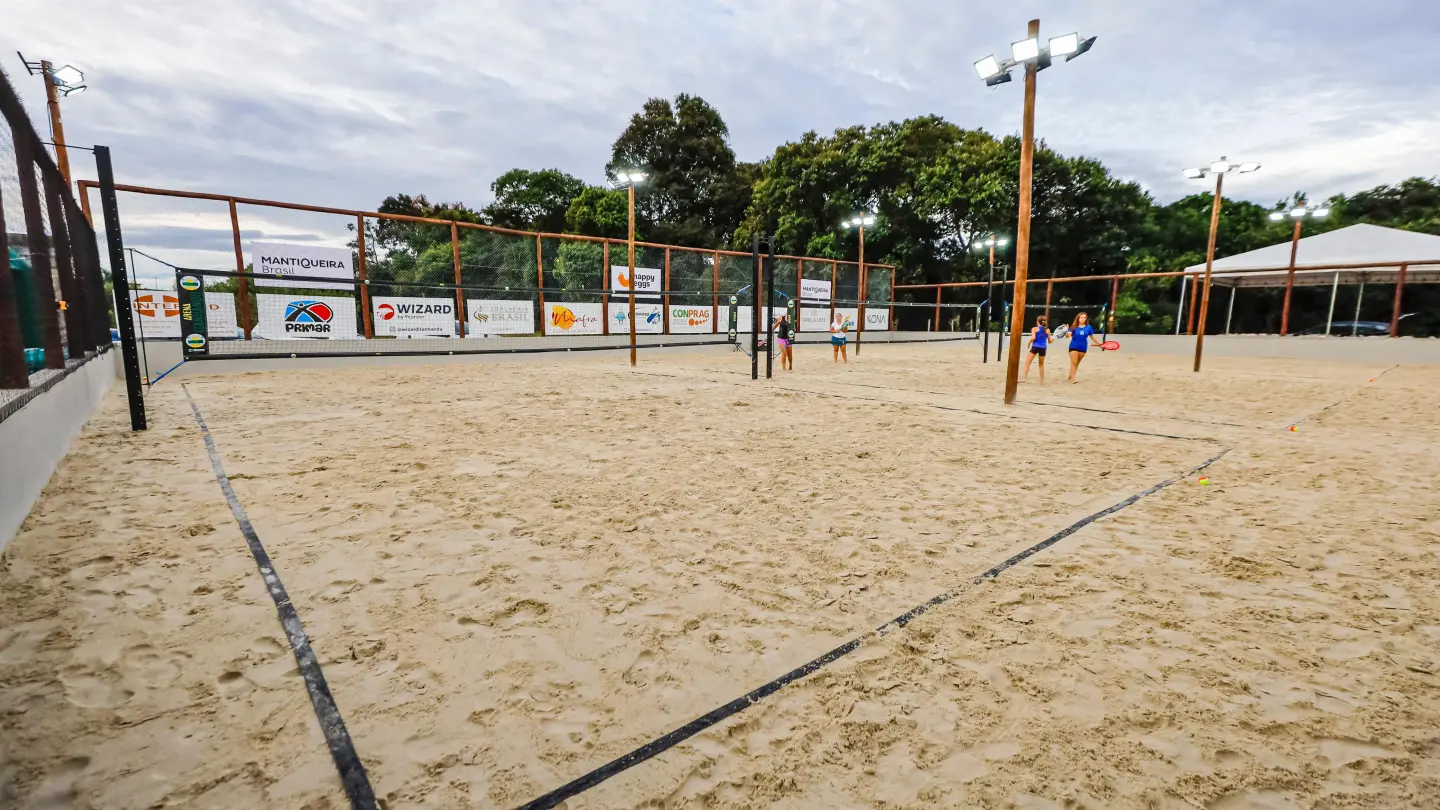 Beach Tennis e Diversão na Arena Itanhandu